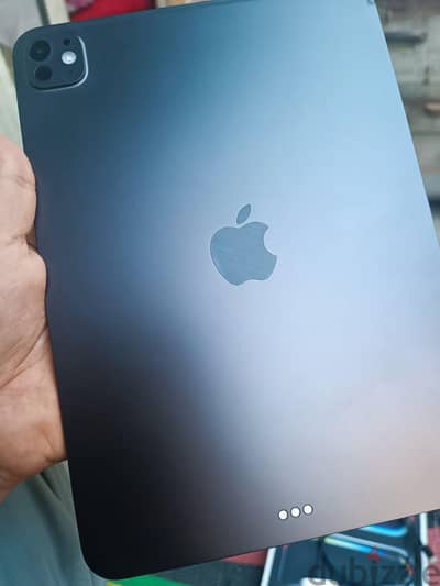 للبيع iPad Pro M5 11 إنش – 256GB  بطارية  100٪