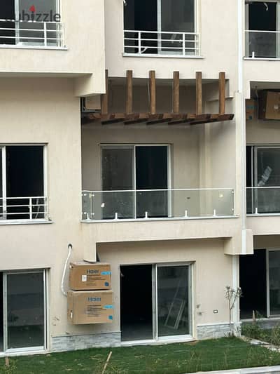شالية للبيع متشطب بالتكيفات بالمطبخ في اجمل لوكيشن في رأس الحكمه