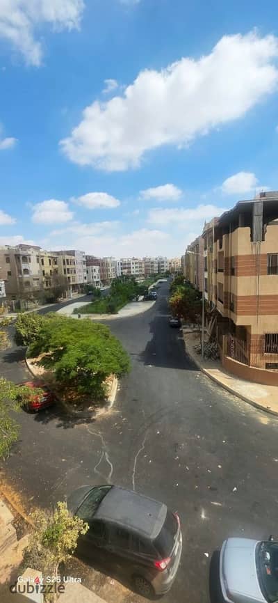 شقة مميزة للبيع – مدينة الشروق  الموقع: حي الجولف العائلي