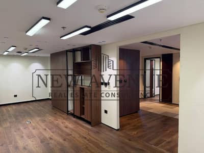 مكتب تشطيب فاخر في بيزنس بلس التجمع الخامس للايجار بالخدمات  New Cairo Business Plus