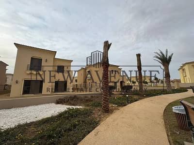 Lowest Price Twin house for sale in City Gate in Aven phase with Very Prime Location and Large Land Area with Low Downpayment