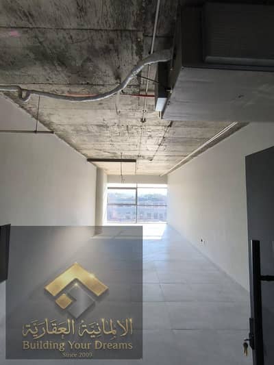 Office opportunity for rent 70m directly on the Southern 90 in the Fifth Settlement with full finishing and air conditioning, ready for operation, near the American University AUC and Future University and Point 90 and Cairo Festival City and the banking area