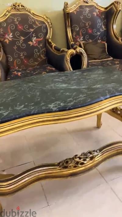 صالون كلاسيك فاخر للبيع