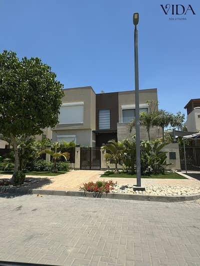 فيلا للبيع بكمبوند The crown - palm hills  - التوسعات الشرقية - 6 اكتوبر - 225 متر 3 غرفة باطلالة على اكبر لاجون