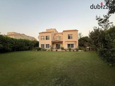 Villa 970 m 5 bedrooms with prime location overlookung direct Golf View for Sale in Madinaty  | U Model – VG1 |