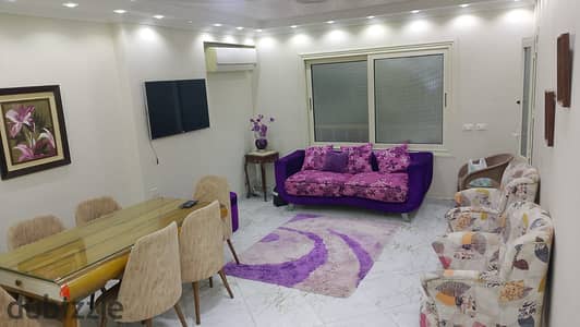 Furnished apartment for rent in Maadi, Street 10, consisting of two bedrooms, a reception, a bathroom, and a kitchen on the sixth floor with an elevator, fully air-conditioned, Wi-Fi, and natural gas.
