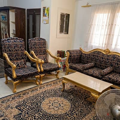 صالون (أنتريه) مذهب كلاسيك بحالة ممتازة - خشب ثقيل ومقاسات دقيقة