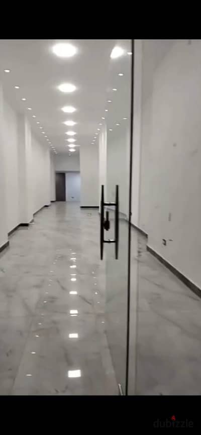 محل للايجار كامب شيزار شارع فرعي بين بورسعيد والبحر  240 متر