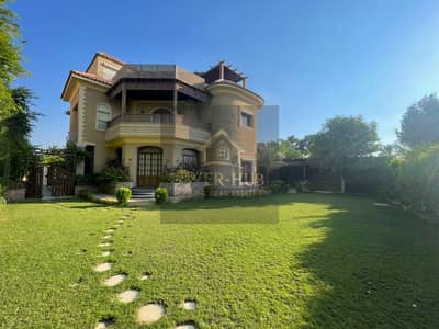 Standalone villa for rent (first-time occupancy) in Beverly Hills; 6 bedrooms, 5 bathrooms, and modern hotel-style furnishing.