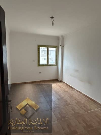 For sale, an outstanding apartment in Sakan Egypt, in front of the Janna Egypt compound and near all services and facilities, in addition to easy access to all transportation and main axes. A unique opportunity for housing or investment in a vital location in the third gathering, with all your needs available.