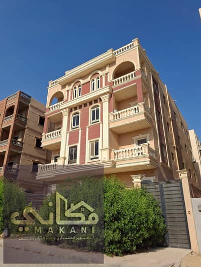 فرصه متتعوضش لامتالك شقه في الحي المتميز بسعر لقطه و في لوكيشن ممتاز وبسعر لقطه شقه دور تاني 140 م متشطبه الترا سوبر علي الفاصل بين الفيلات و العماير