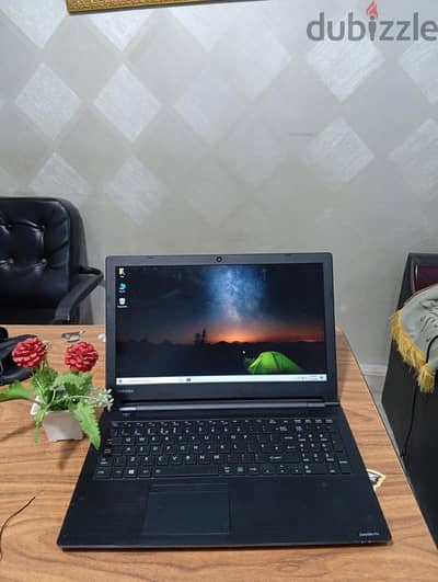 بحالة ممتازة وبالضمان — توشيبا كور i3 جيل ثامن  أداء كويس