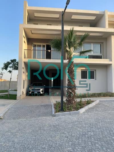 تاون هاوس كورنر للبيع في كمبوند بيراميدز هيلز  فرصة مميزة لامتلاك Corner Townhouse