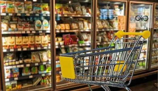  Not just a supermarket... this is a commercial original in one of the strongest locations in the Fifth Settlement!   Supermarket for sale – 172m²  Direct entry from Al-Teseen Street South + Ensuring