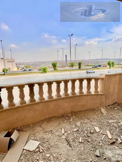 على الشارع الرئيسي مباشرة  التجمع الخامس – اللوتس الشمالية  شارع النوادي