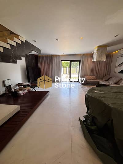 تاون هاوس للإيجار في هايد بارك – Hyde Park | نصف مفروش | بالتكييفات
