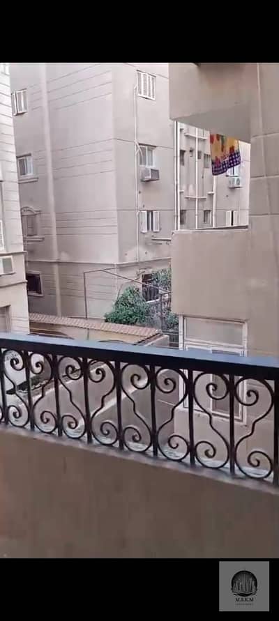 شقه للبيع 150م حي 3/4موقع متميز جدا أمام مدرسة قايتباي