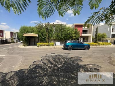 Villa for sale in madinaty, Quadro near food court and south park, 300sq  Modern Prime Location