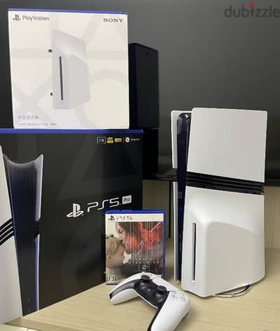 play station 5 pro متاح معايا قطعتين