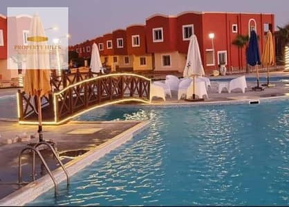 توين هاوس للبيع صف اول في الكيلو73متشطب بالكامل سور بسور مارسيليا بيتش