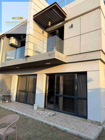 Townhouse for sale next to the Golden Square in the valleys