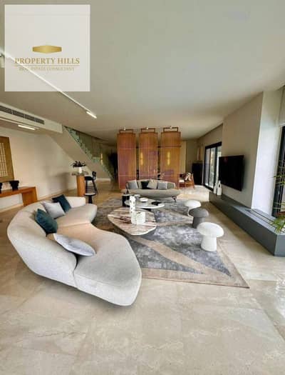 Selling a fully finished 228 sqm townhouse villa in La Vista City, heavily price-dropped below its original price for a quick sale at 20,748,300 EGP, with flexible payment plans up to 8 years!!