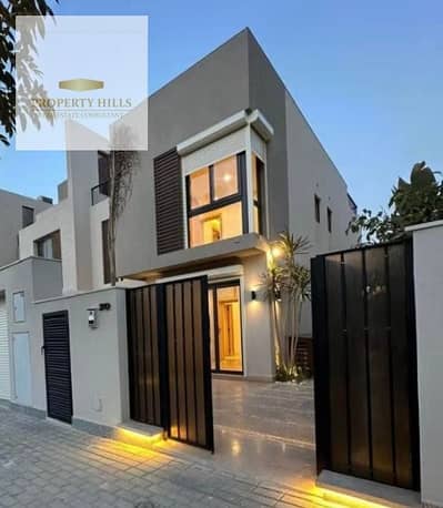 The last villa in Sodik without a down payment, the most luxurious and distinctive compound of villas only, Landscape view, everything is smart, and there is a garage, a distinctive location on the Suez Road next to Heliopolis Club and Talalah and Madi.