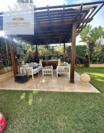 Distinguished villa for sale in a prime location, vibrant area near the Golden Line