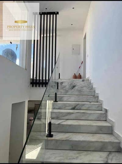 Townhouse for sale, immediate delivery in a compound in Sheikh Zayed next to Hyper One