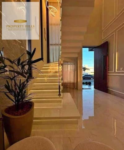 Townhouse for sale, immediate delivery, fully finished in a compound in Sheikh Zayed