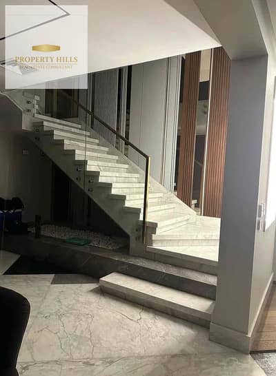 Townhouse for sale, immediate delivery ready for inspection in a compound in Sheikh Zayed