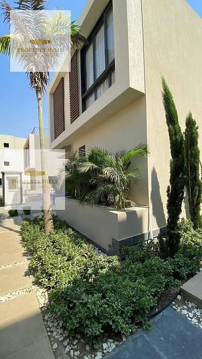 Twin house villa for sale beside Auc prime location cash 13.500. 000 only