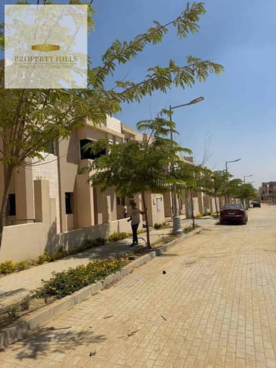 Townhouse for sale with a garden and roof and immediate delivery in the heart of Sheikh Zayed