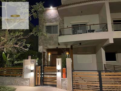 Villa for sale in a compound in Sheikh Zayed with a garden and roof 5 rooms
