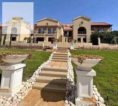 Villa with a landscaped view, ready for immediate occupancy, for sale at the lowest price on the market.