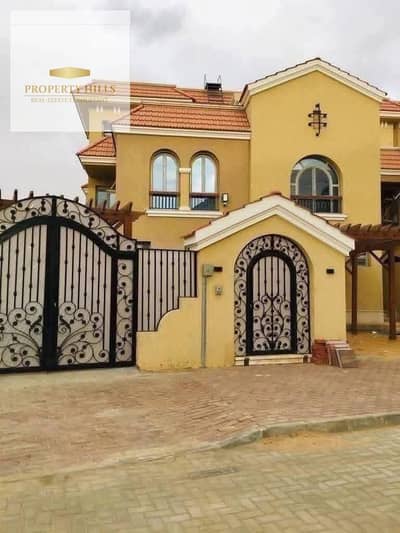 Last villa in the compound for sale, prime location, and at the lowest price in the market.