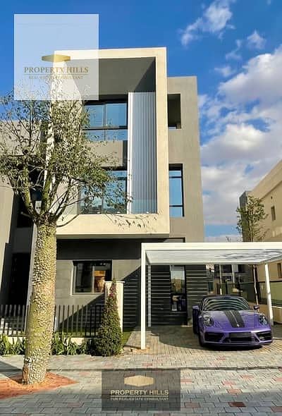 Villa fully finished with Acsses prime location on new cairo cash 24M only