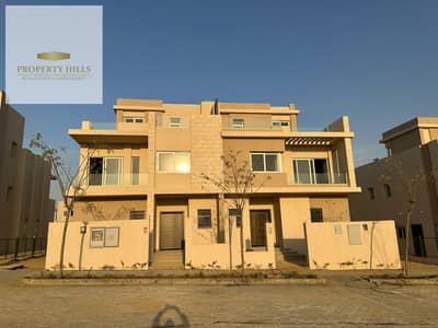 villa corner ready to move now fully finshed in palm hills new cairo downpayment 3.700. 000