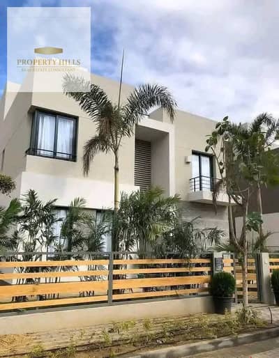 Villa for sale in Palm Hills with a landscape view, ready for viewing.