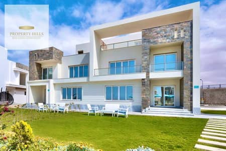 فيلا للبيع صف اول على البحر مباشر متشطبة بالكامل بخطوتين للبحر بكاش 18000.000