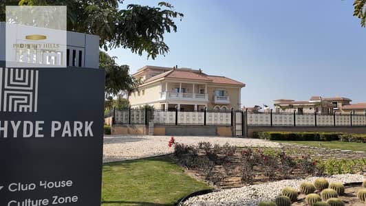 Villa with a landscape view directly on 90th Street at an unbeatable price