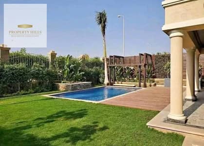 For selling villa in new cairo with old price private roof