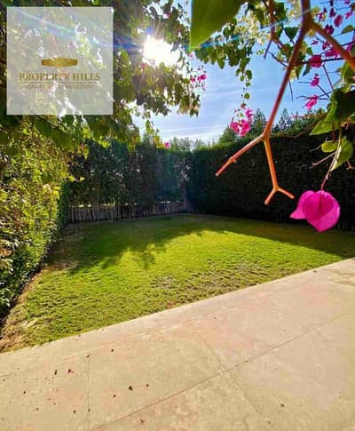 Villa in New Cairo, ready for viewing, located near 90th Street, Point 90 Mall, and Mountain View.