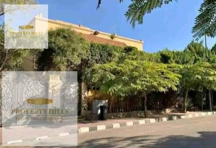 بسعر قديم فيلا في اميز لوكيشن في الشروق بالقرب من لافيستا وحسن علام