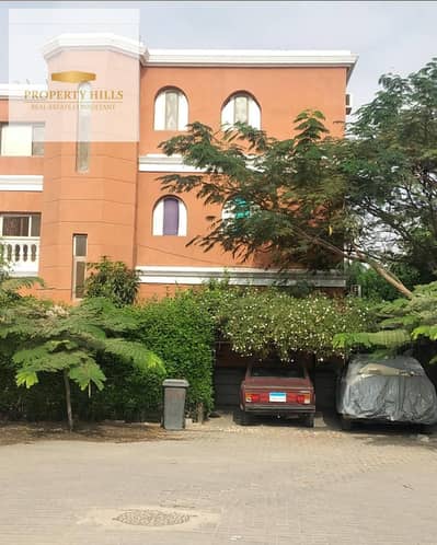 للبيع توين هاوس فوري  265م 4 غرف فيو مفتوح علي البوول في كمبوند بجوار هايد بارك و ماوتن فيو بأفضل انظمه سداد