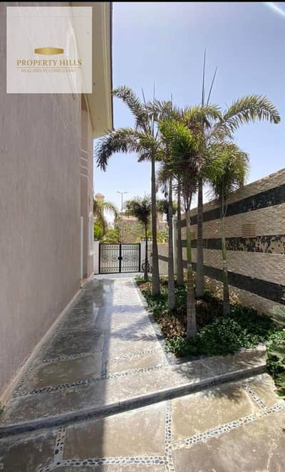 At the old price, a fully finished super-luxury villa in Golden Square, New Cairo, near Al Ahly Club, 90th Street, and Mountain View.
