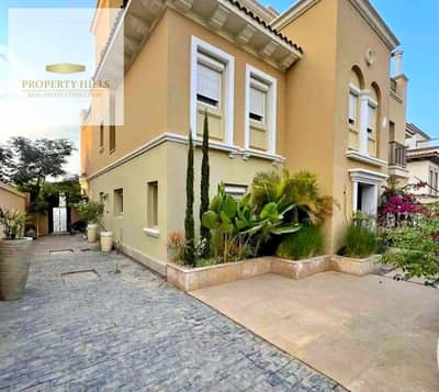 301 sqm villa with an open view in a prime location in the Fifth Settlement, near Mivida, 90th Street, the American University, and Mohamed Naguib Axis.
