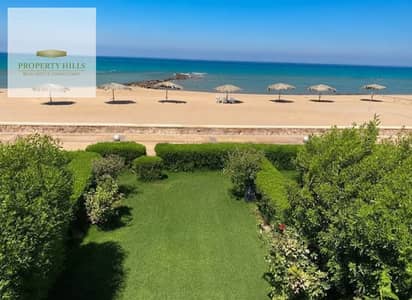 Urgent Sale: 400 sqm villa, ready for sale with immediate delivery, featuring a direct sea view, by La Vista.