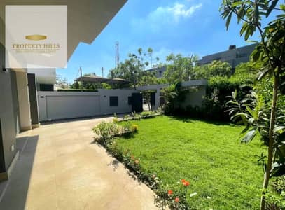 Urgent Sale – 660 sqm Standalone Villa for Sale in a Prime Location in the Heart of New Cairo, North-Facing with a Landscape View, near 90th Street, the American University, and Mivida.