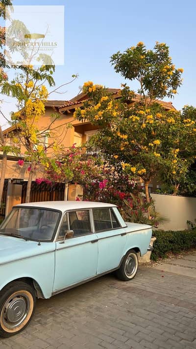 A distinguished standalone villa with an open view in a prime location in the Fifth Settlement, near Mivida, 90th Street, the American University, and Mountain View.
